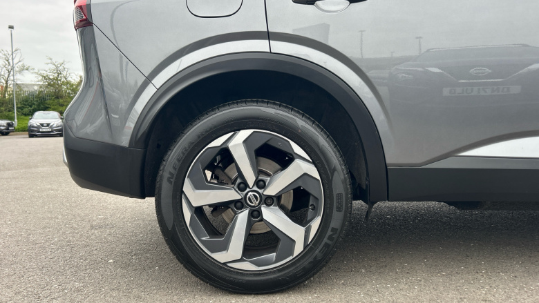 Nissan Qashqai 1.3 DiG-T MH N-Connecta 5dr Petrol Hatchback